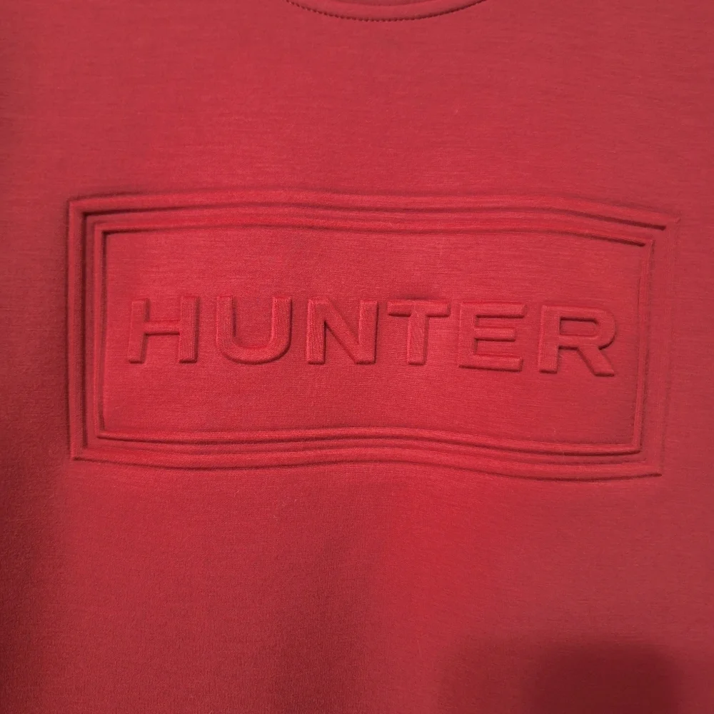 ​Hunter Women’s Embossed Logo Sweatshirt in Burgundy Red S/P - Picture 3 of 9